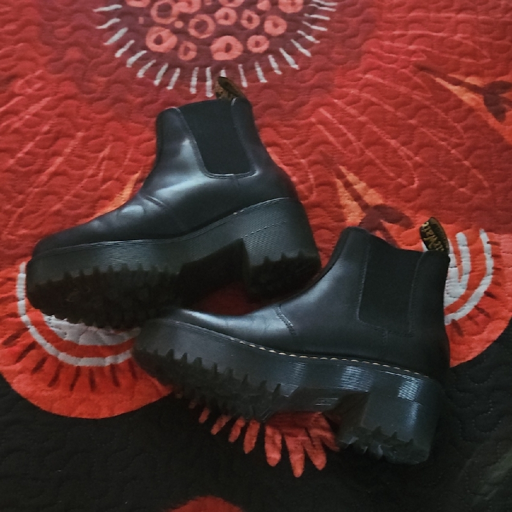 Dr. Martens Black Platform Chelsea Booties *Womens Size 7 - Picture 4 of 9